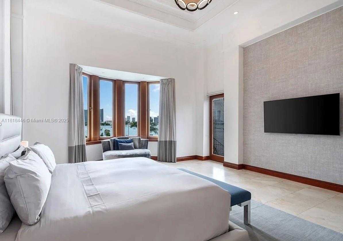 Small Image of 432 SOUTH HIBISCUS DR, Miami Beach Number 19