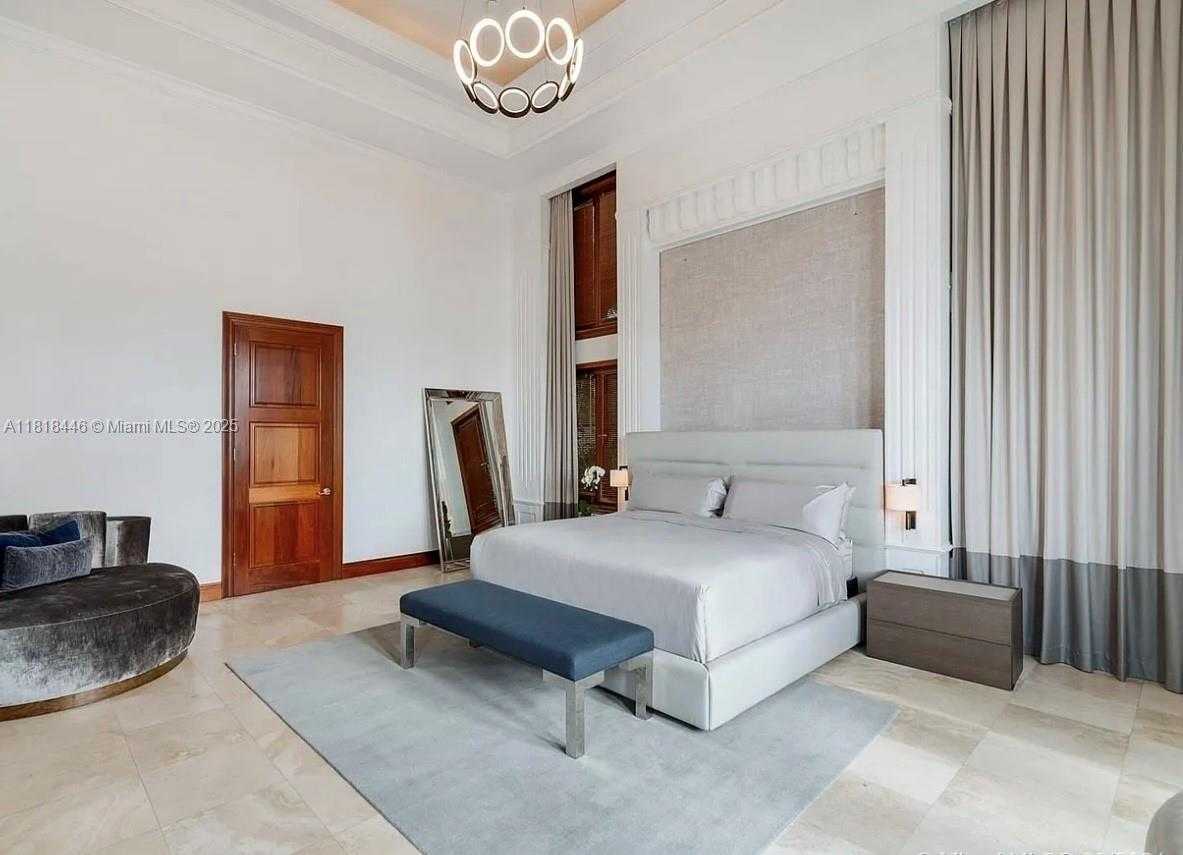 Small Image of 432 SOUTH HIBISCUS DR, Miami Beach Number 20