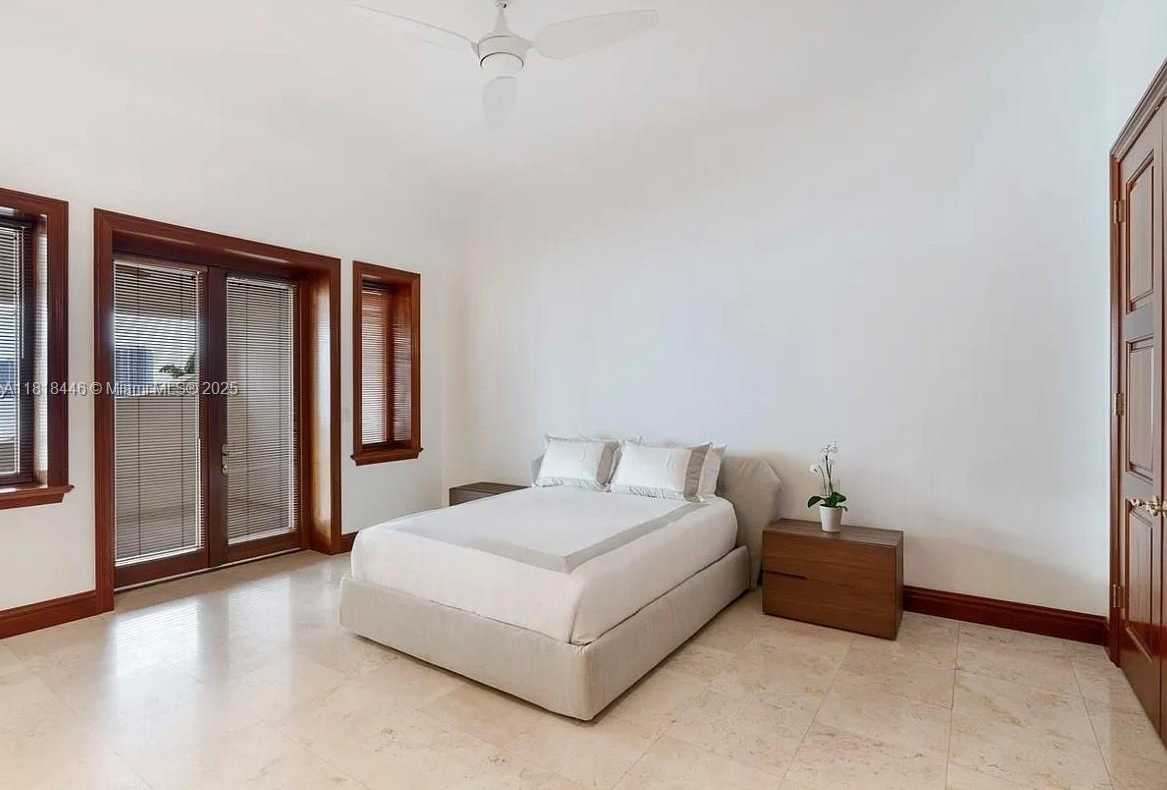 Small Image of 432 SOUTH HIBISCUS DR, Miami Beach Number 24