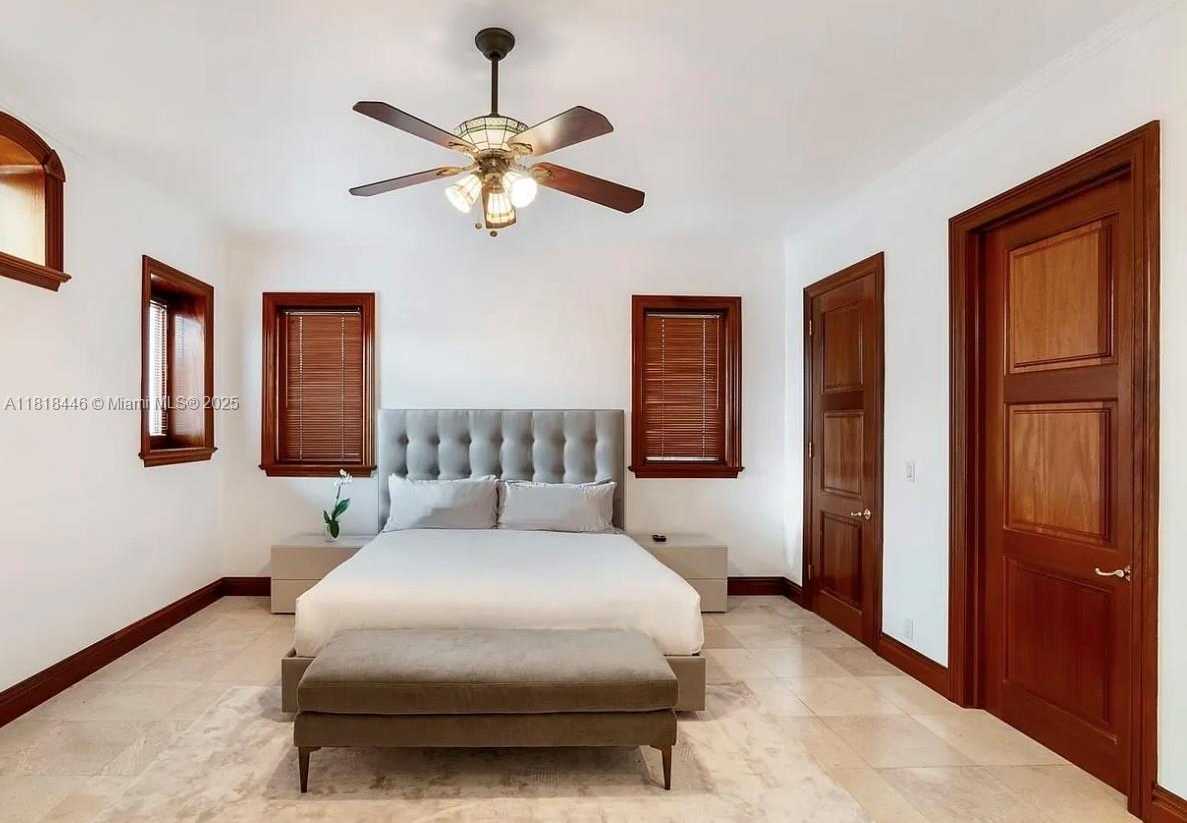 Small Image of 432 SOUTH HIBISCUS DR, Miami Beach Number 26