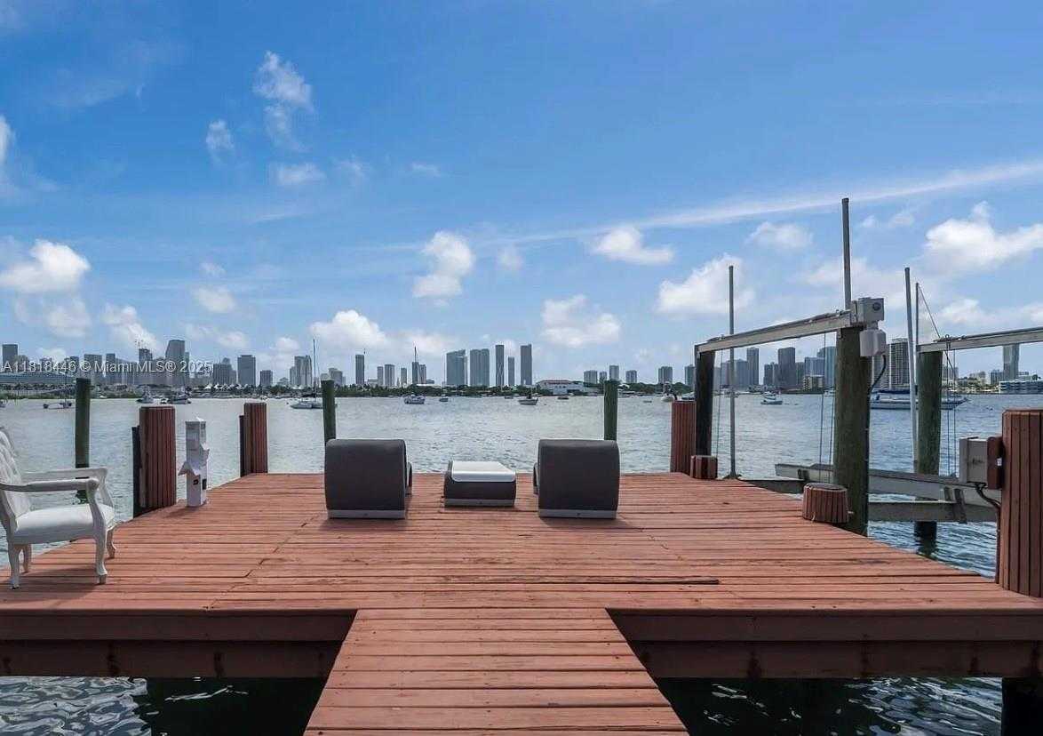 Small Image of 432 SOUTH HIBISCUS DR, Miami Beach Number 36