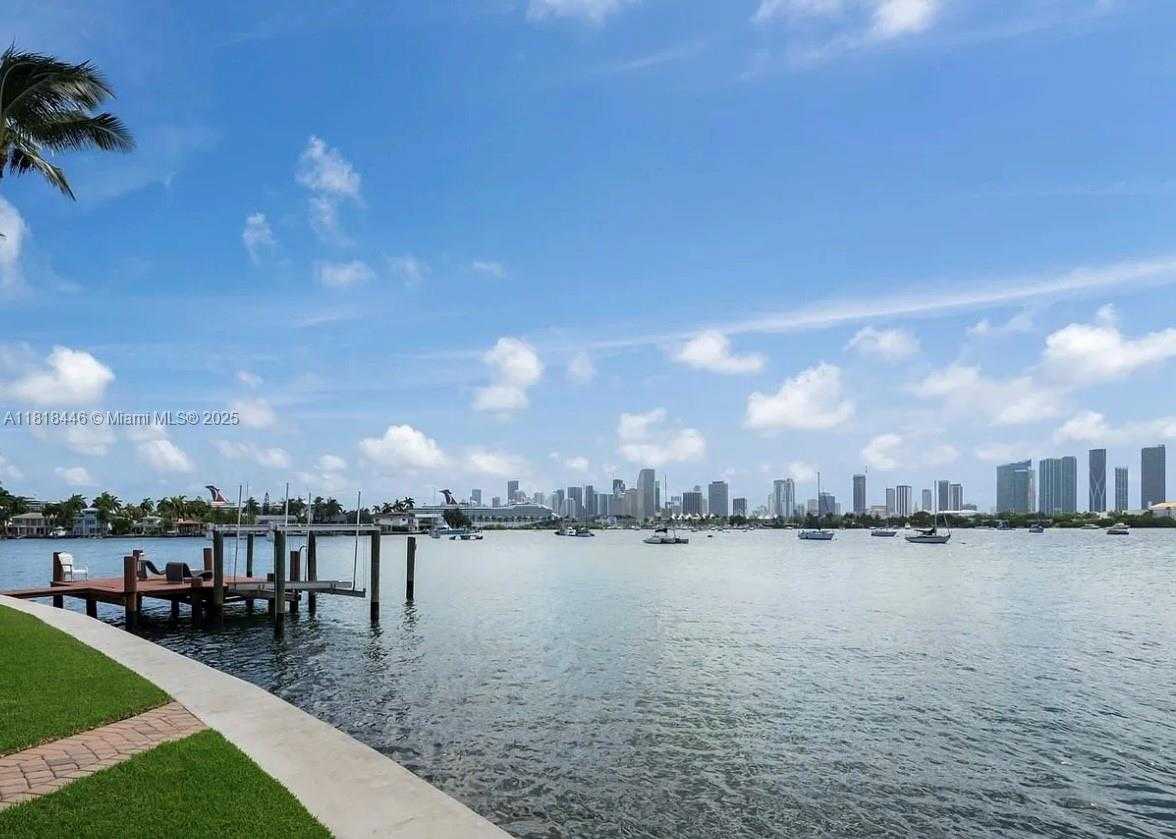 Small Image of 432 SOUTH HIBISCUS DR, Miami Beach Number 38