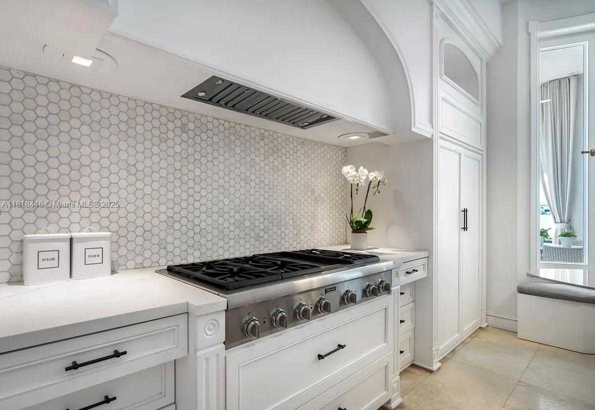 Small Image of 432 SOUTH HIBISCUS DR, Miami Beach Number 4