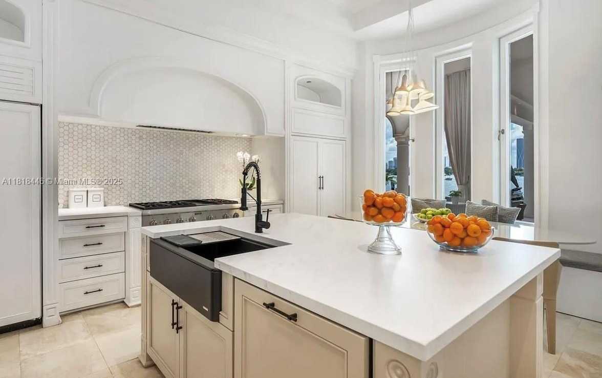 Small Image of 432 SOUTH HIBISCUS DR, Miami Beach Number 5