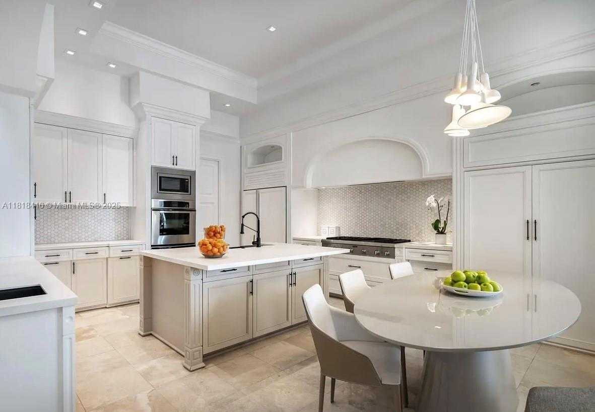Small Image of 432 SOUTH HIBISCUS DR, Miami Beach Number 6