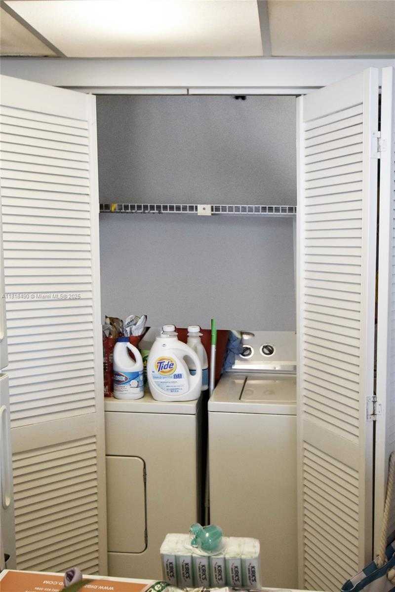 Small Image of 540 BRICKELL KEY DR #1522, Miami Number 18