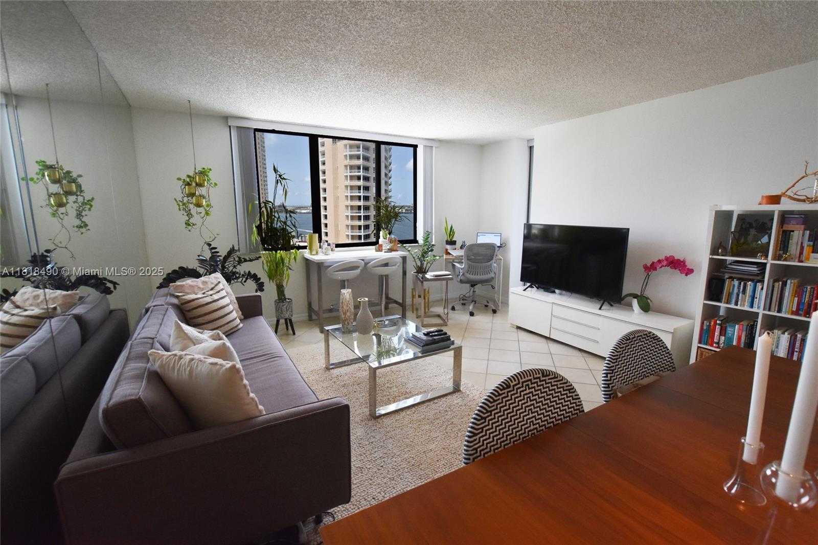 Small Image of 540 BRICKELL KEY DR #1522, Miami Number 5
