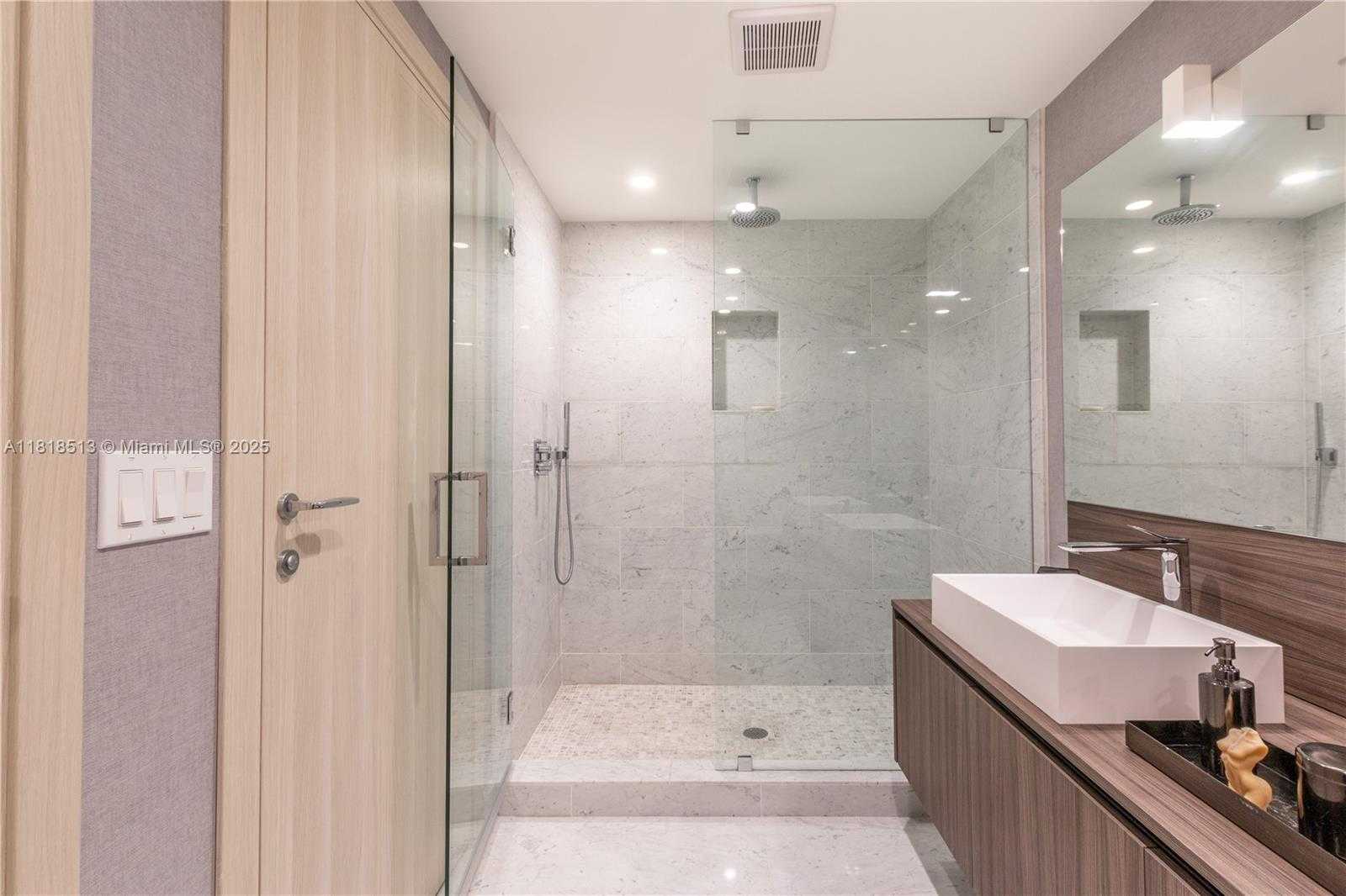 Small Image of 1000 BRICKELL PLZ #3201, Miami Number 22