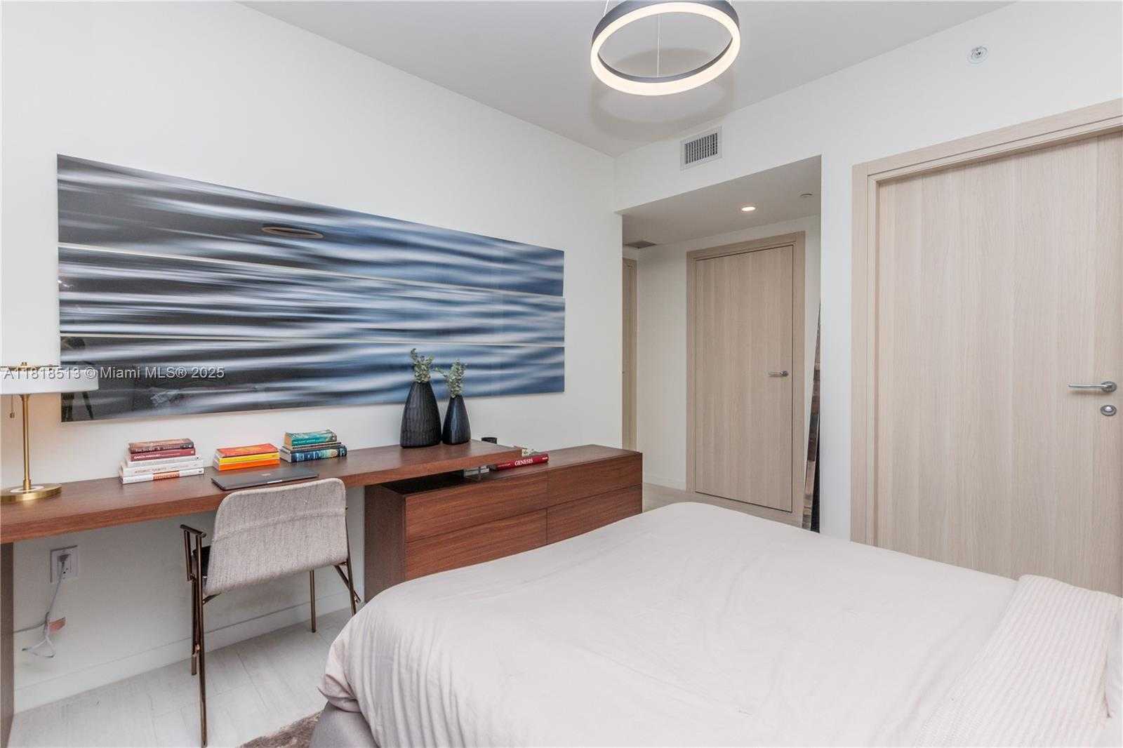 Small Image of 1000 BRICKELL PLZ #3201, Miami Number 30