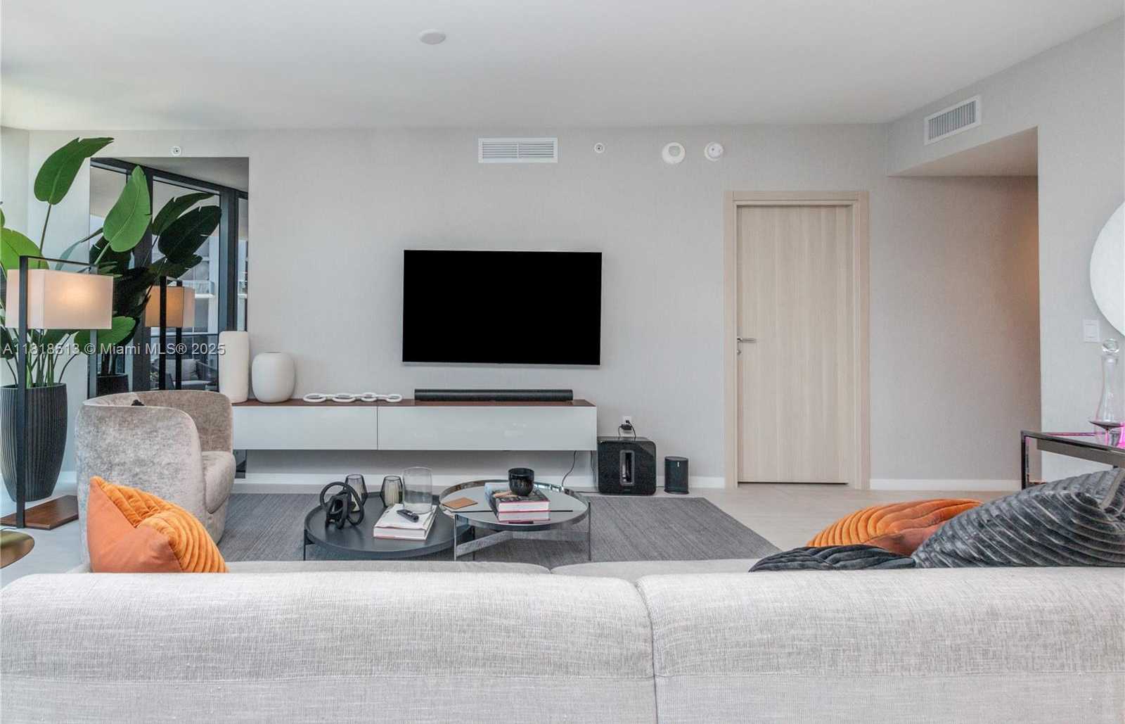 Small Image of 1000 BRICKELL PLZ #3201, Miami Number 5