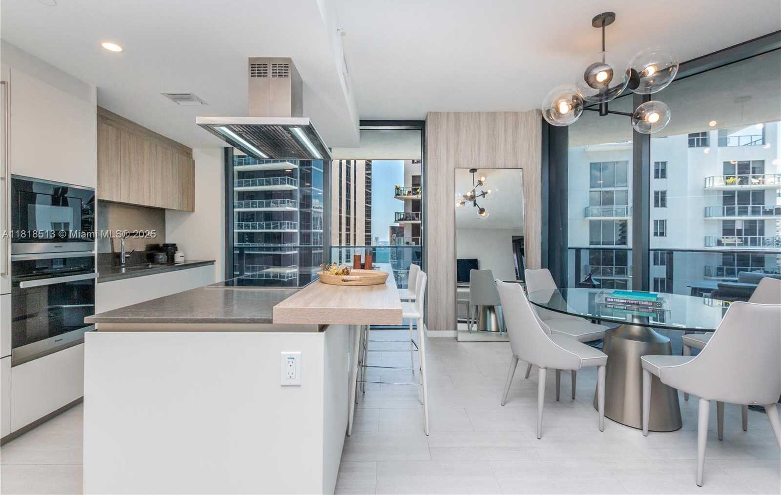 Small Image of 1000 BRICKELL PLZ #3201, Miami Number 6