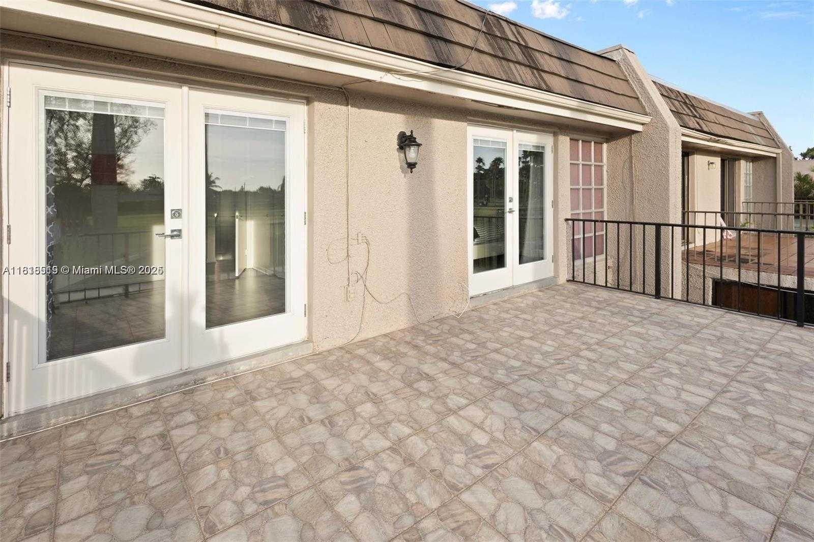 Small Image of Hialeah Number 16