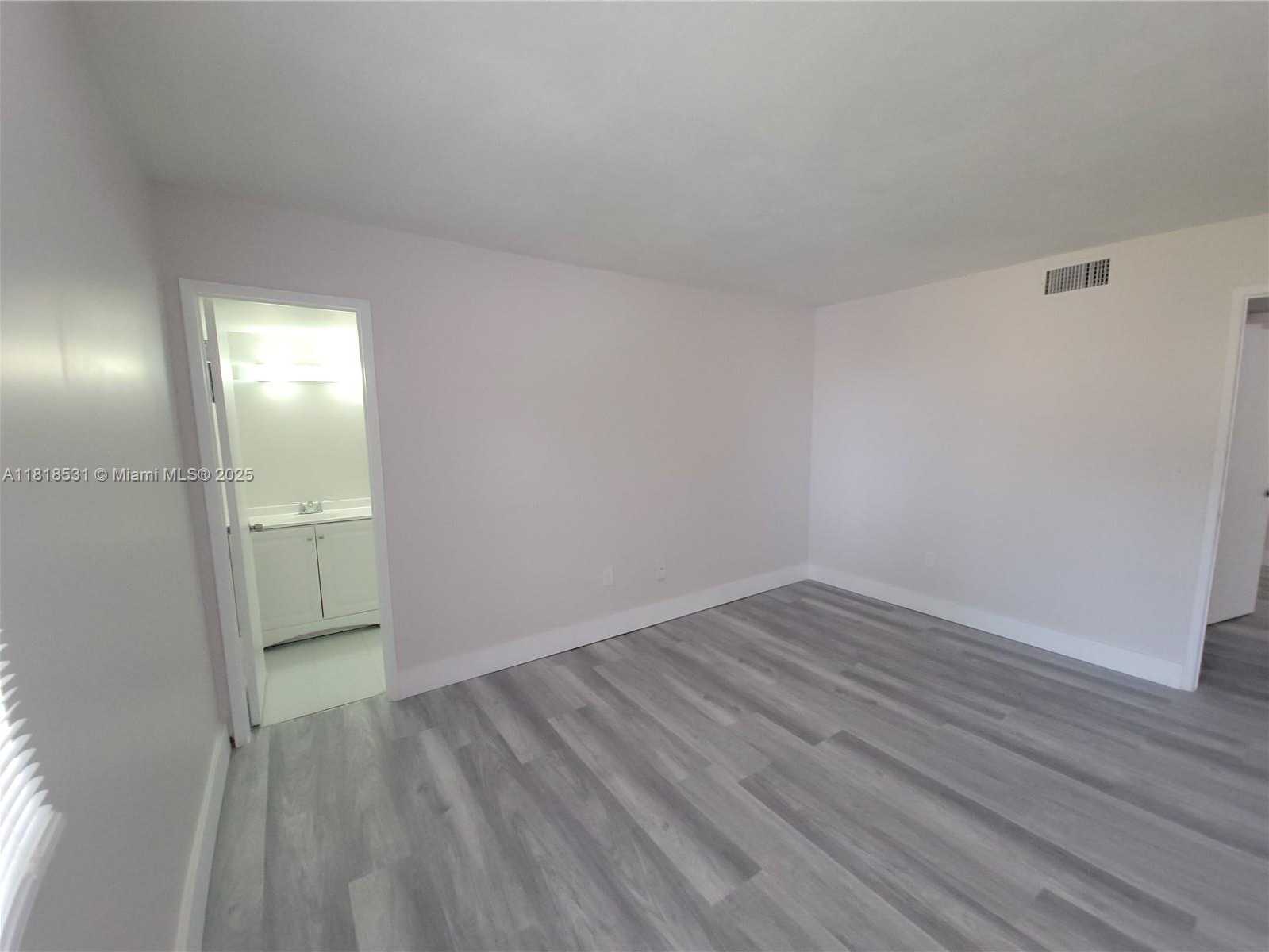 Small Image of Miami Number 11