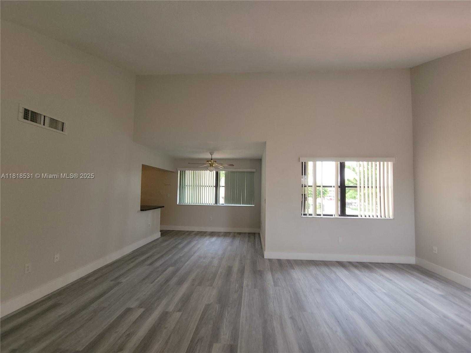 Small Image of Miami Number 3