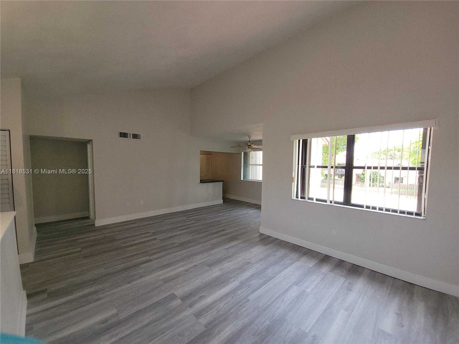 Small Image of Miami Number 4