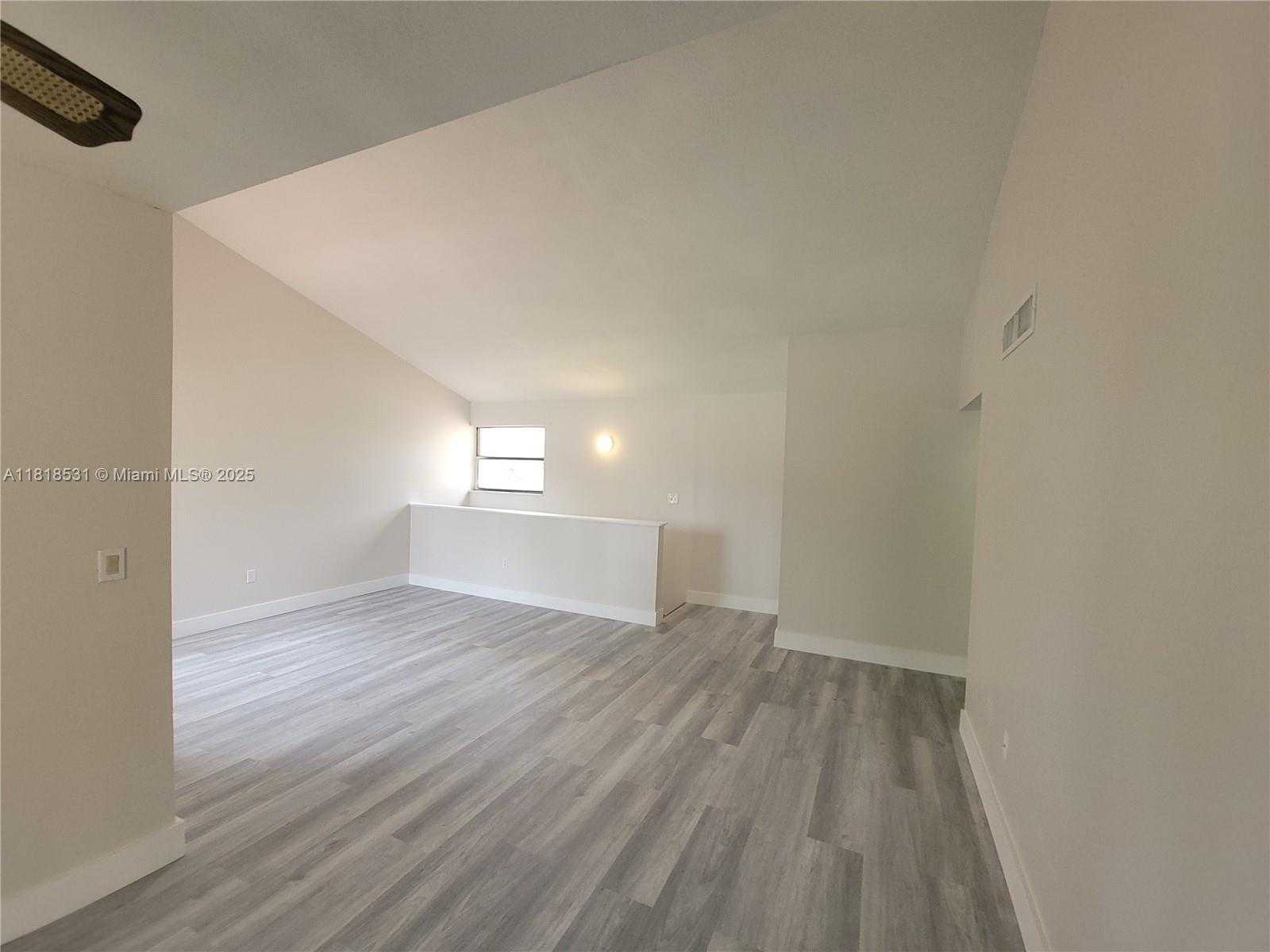 Small Image of Miami Number 8