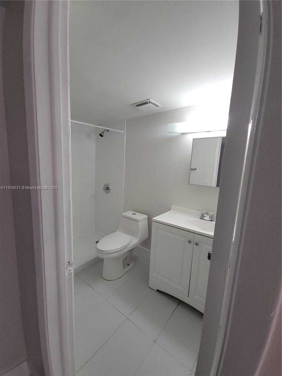 Small Image of Miami Number 9