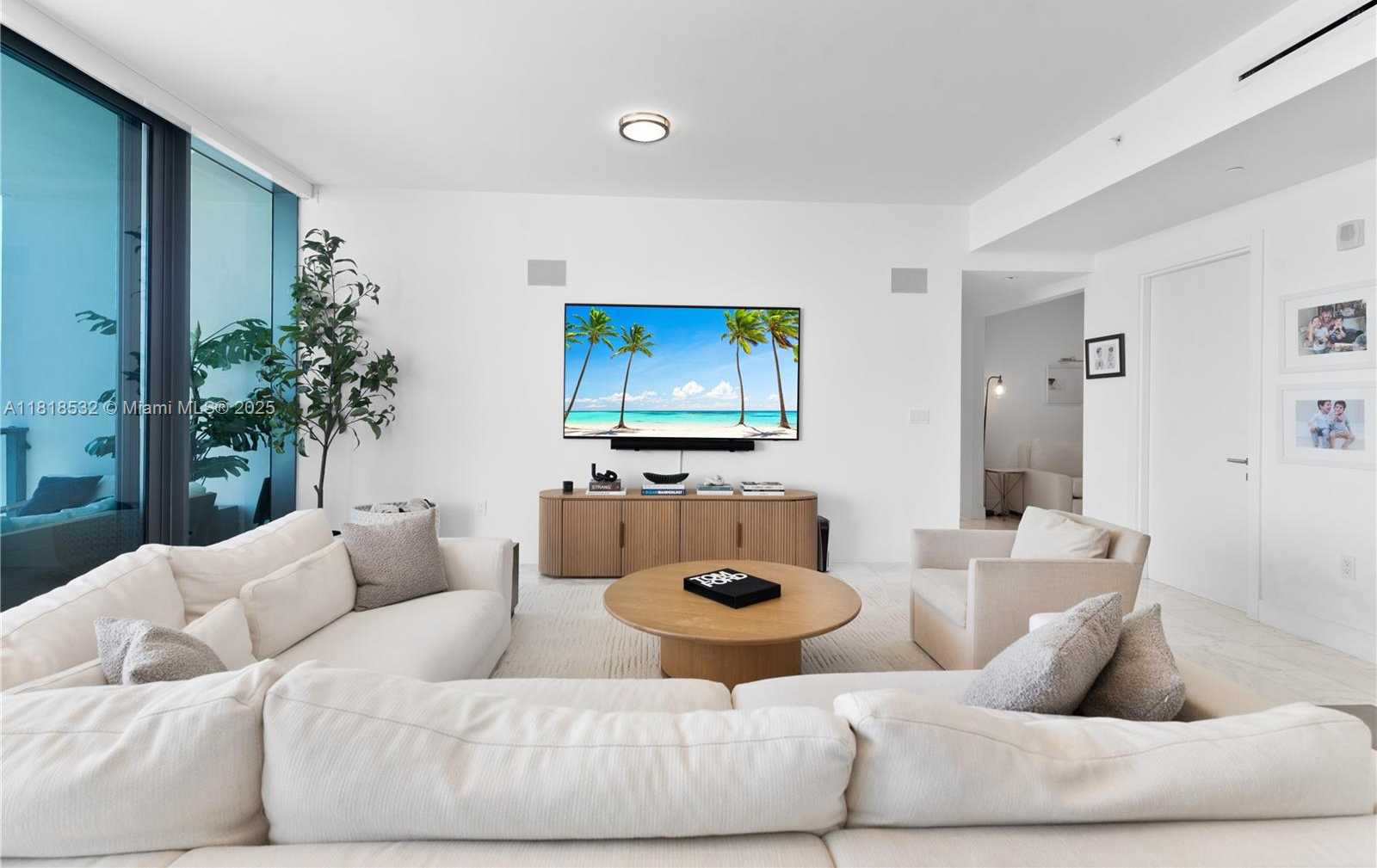 Small Image of 1451 BRICKELL AVE #4002, Miami Number 12