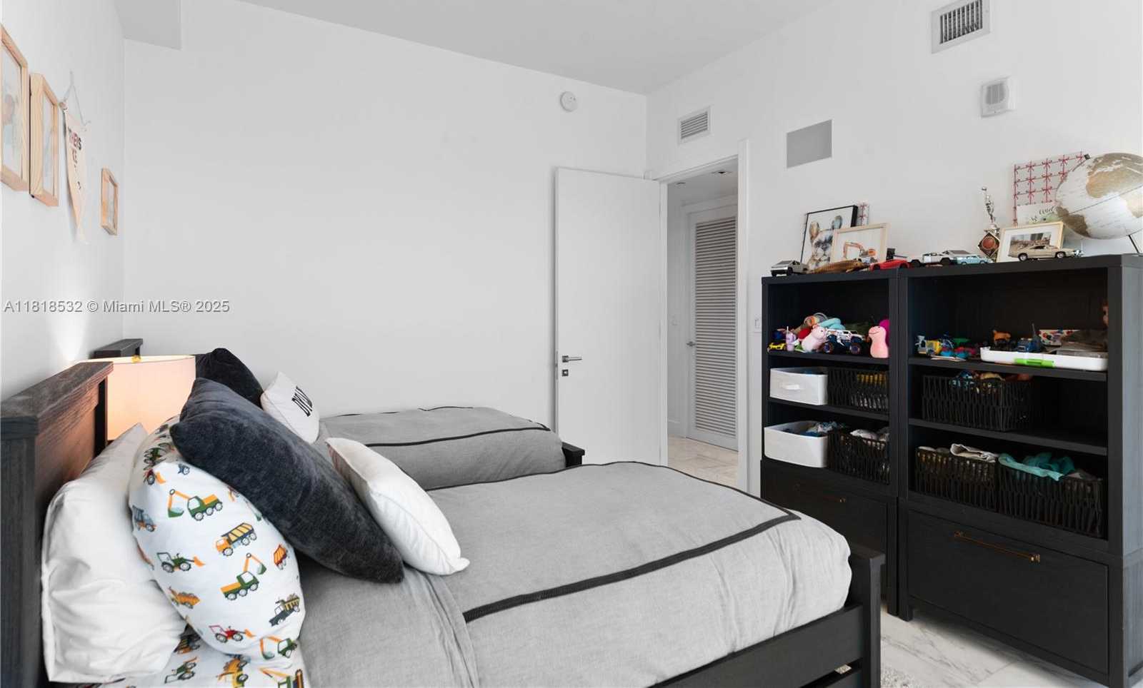 Small Image of 1451 BRICKELL AVE #4002, Miami Number 24