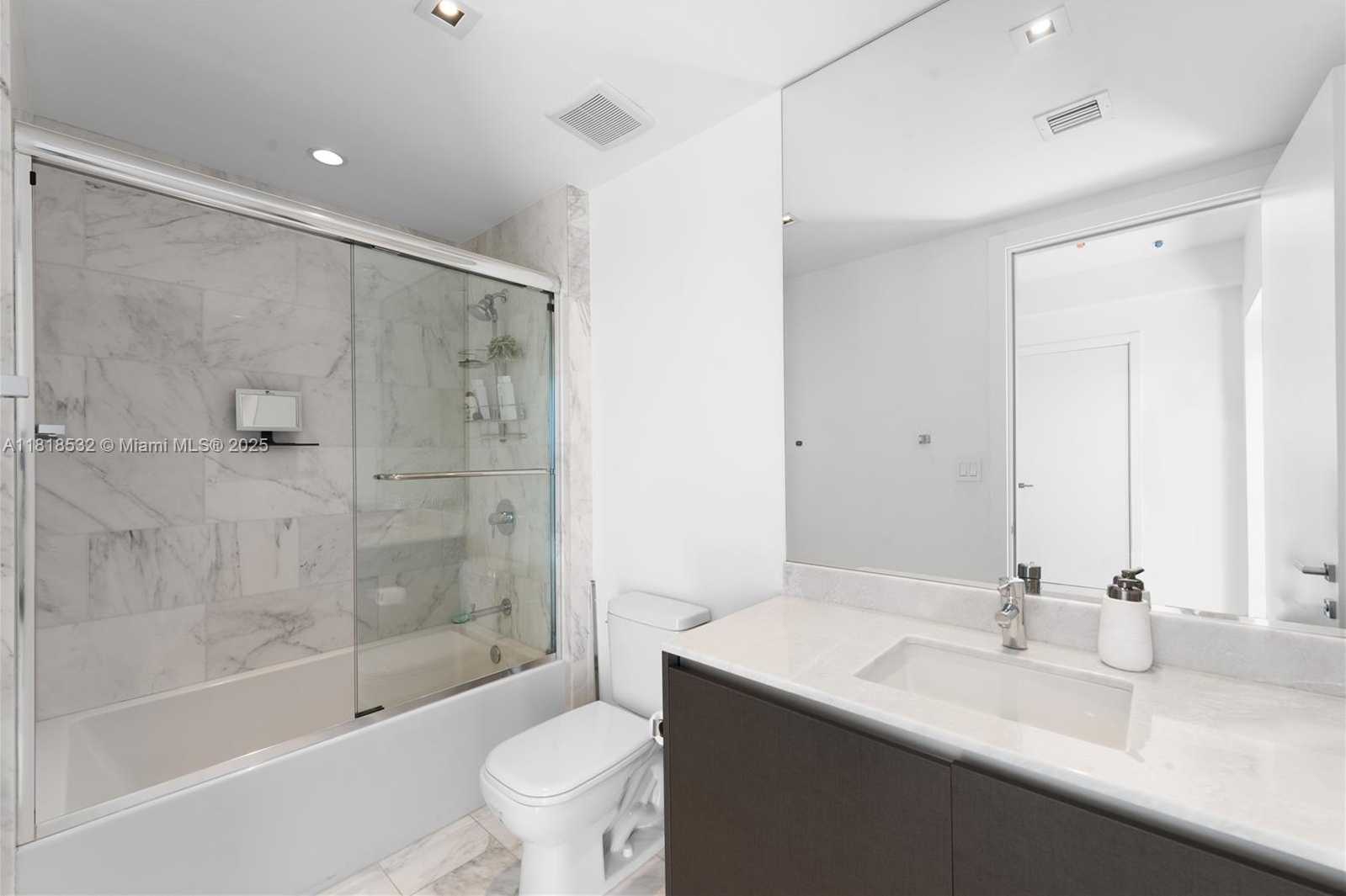 Small Image of 1451 BRICKELL AVE #4002, Miami Number 26
