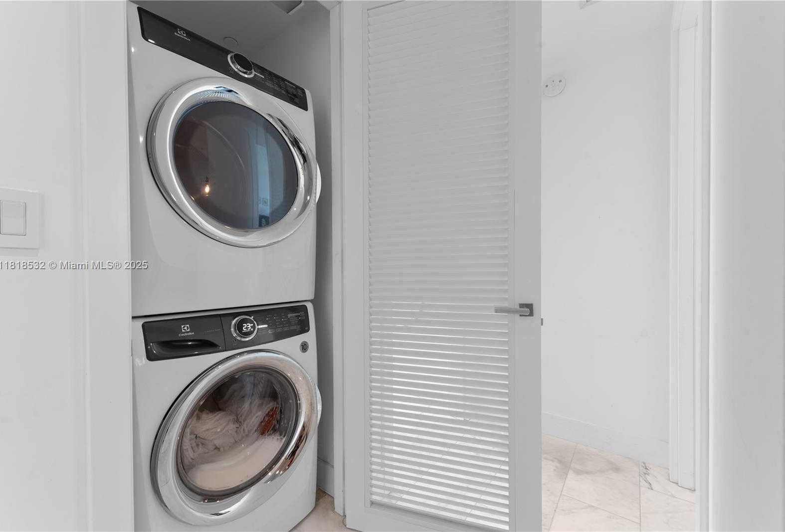 Small Image of 1451 BRICKELL AVE #4002, Miami Number 29