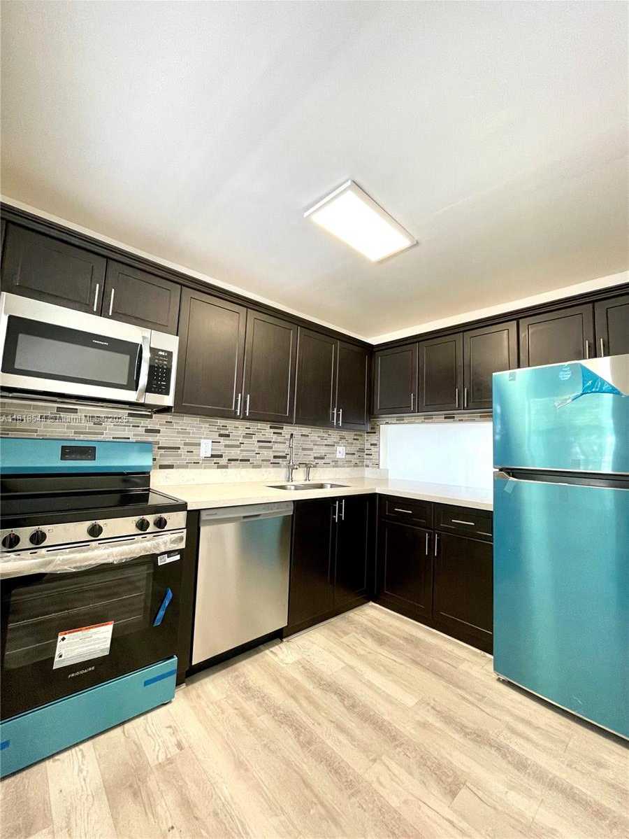 Small Image of 8875 FONTAINEBLEAU BLVD #202, Miami Number 5