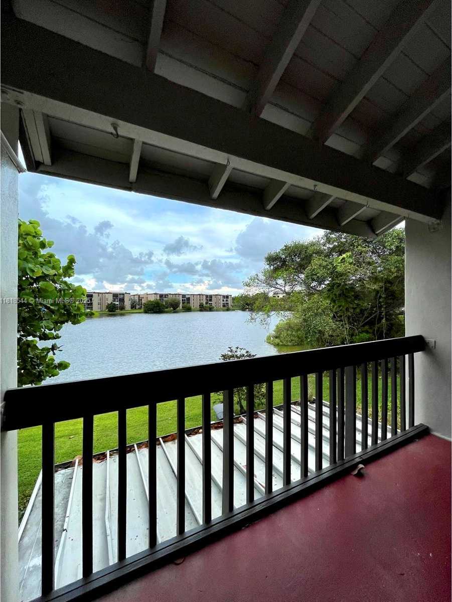 Small Image of 8875 FONTAINEBLEAU BLVD #202, Miami Number 9