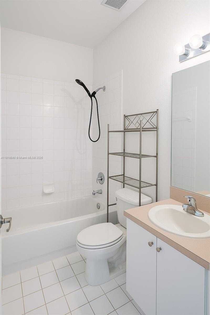 Small Image of 15268 SOUTH WEST 91ST LN #15268, Miami Number 5