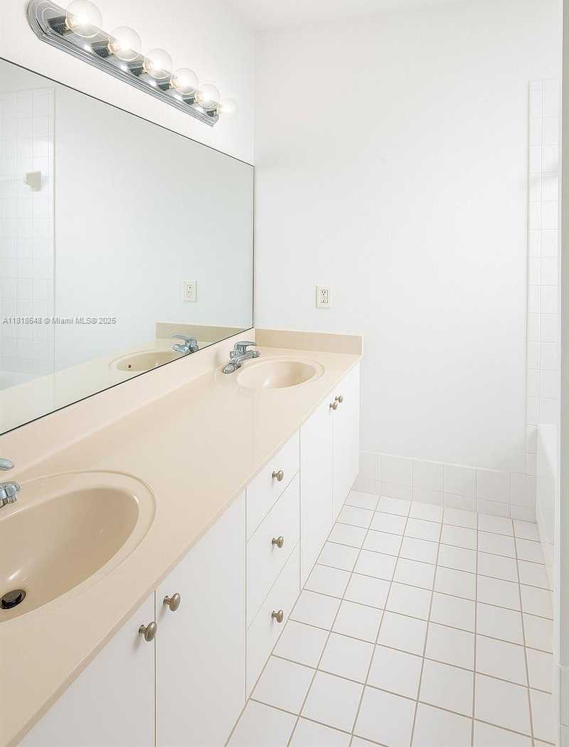 Small Image of 15268 SOUTH WEST 91ST LN #15268, Miami Number 6