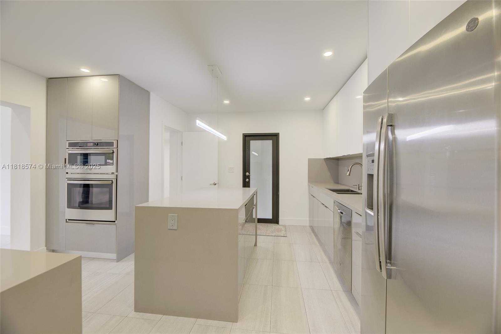 Small Image of Miami Number 10