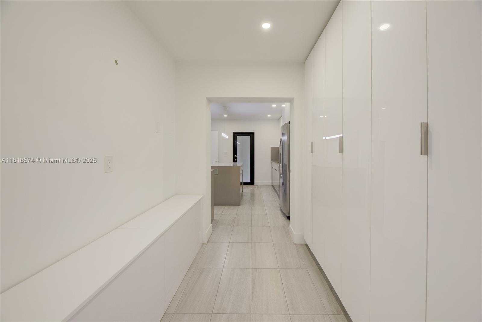 Small Image of Miami Number 14