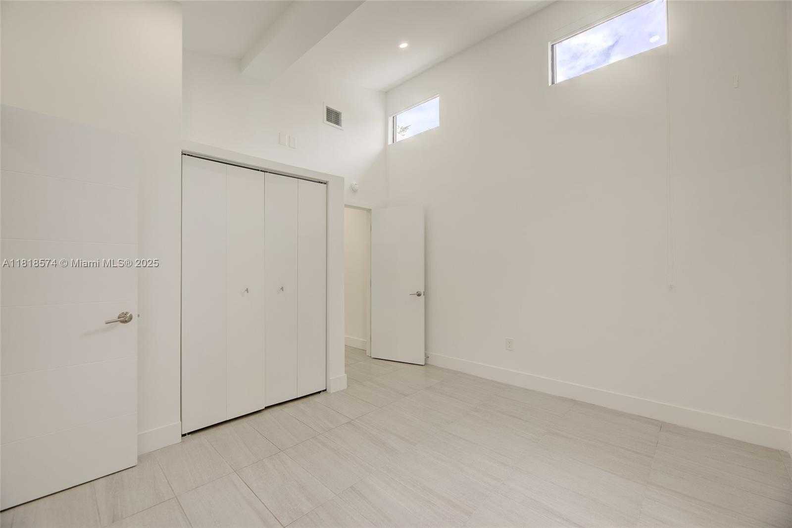 Small Image of Miami Number 20