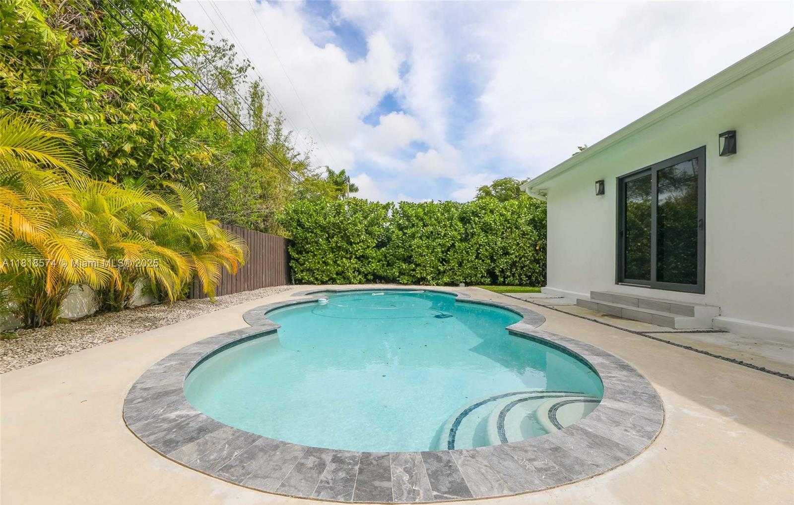 Small Image of Miami Number 22