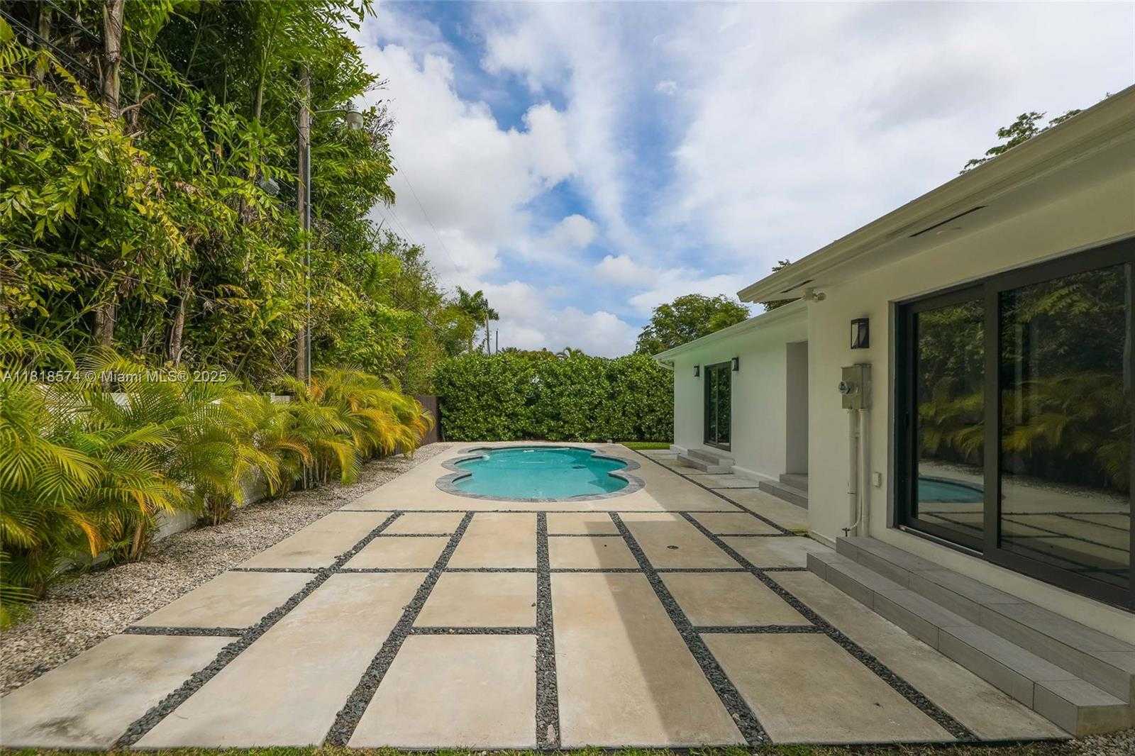Small Image of Miami Number 23