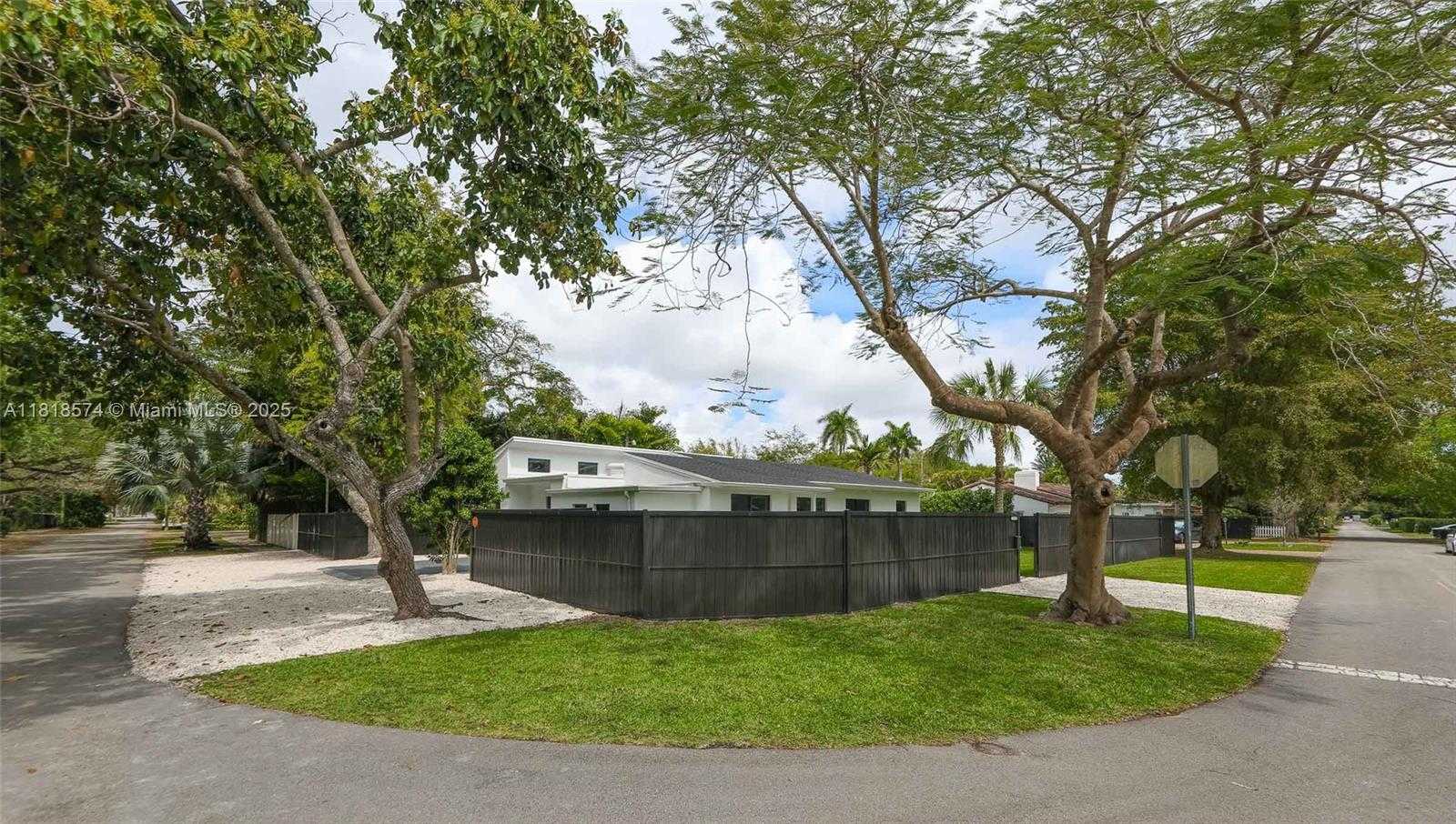 Small Image of Miami Number 28