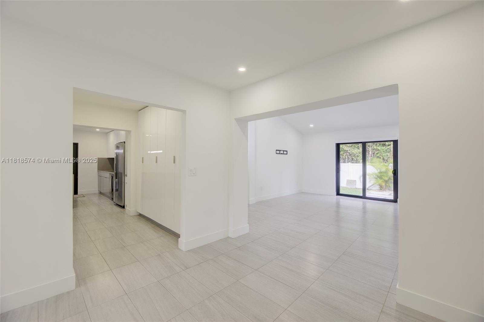 Small Image of Miami Number 5