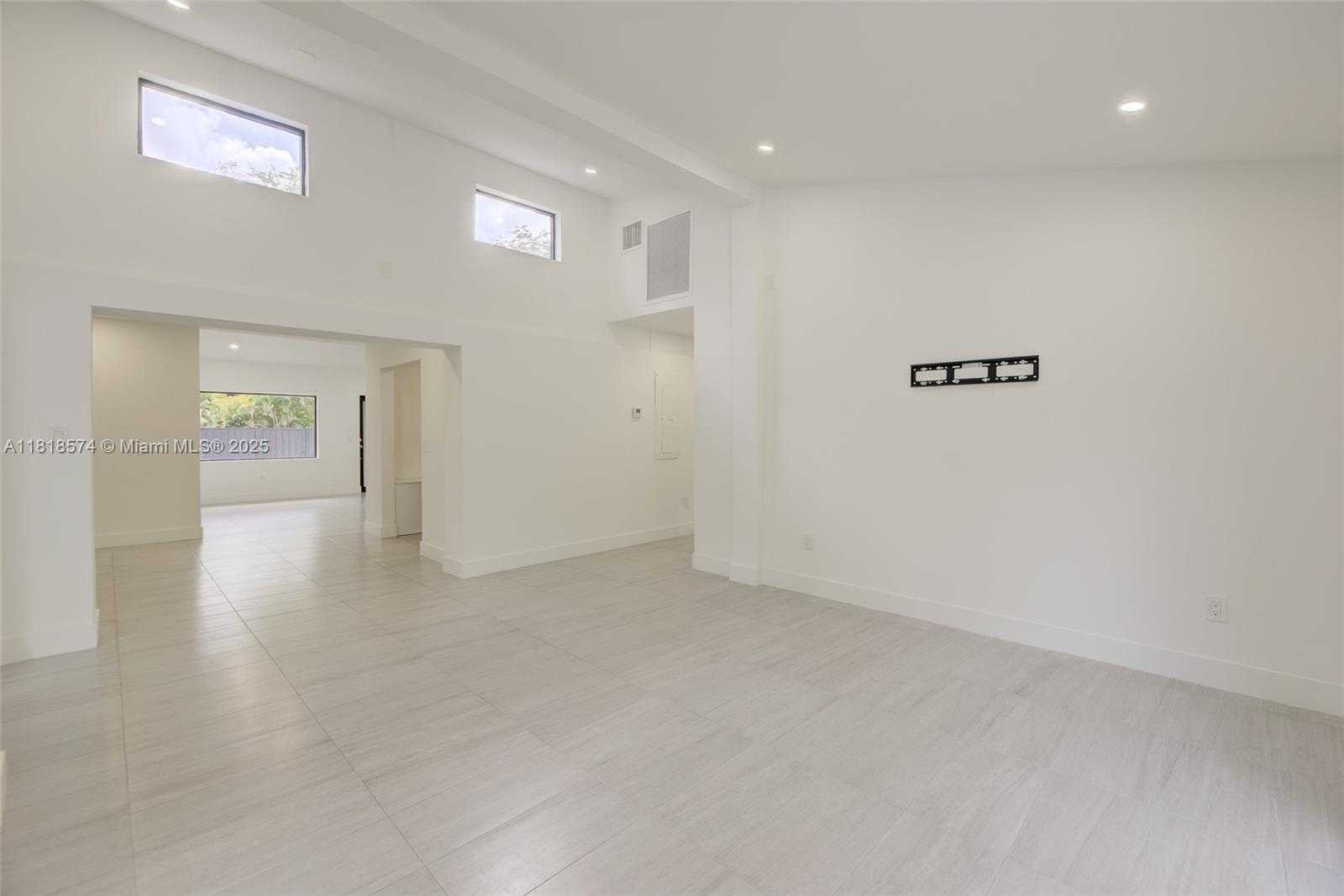 Small Image of Miami Number 7