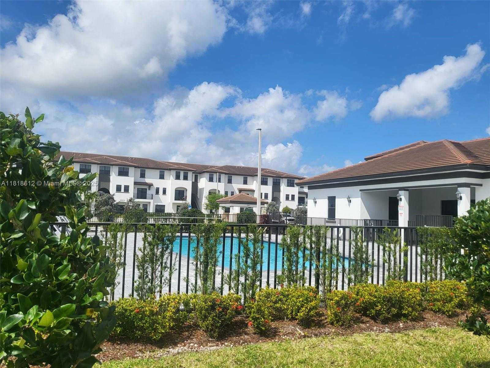 Small Image of 15560 SOUTH WEST 136TH ST #213, Miami Number 11