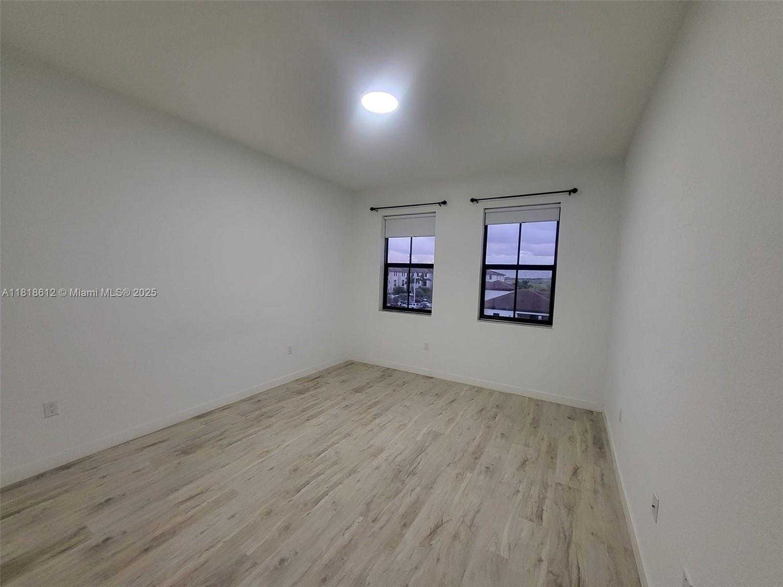 Small Image of 15560 SOUTH WEST 136TH ST #213, Miami Number 4