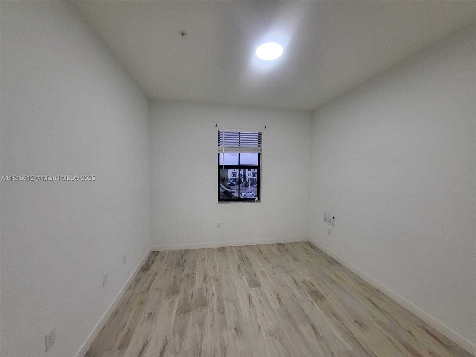 Small Image of 15560 SOUTH WEST 136TH ST #213, Miami Number 5