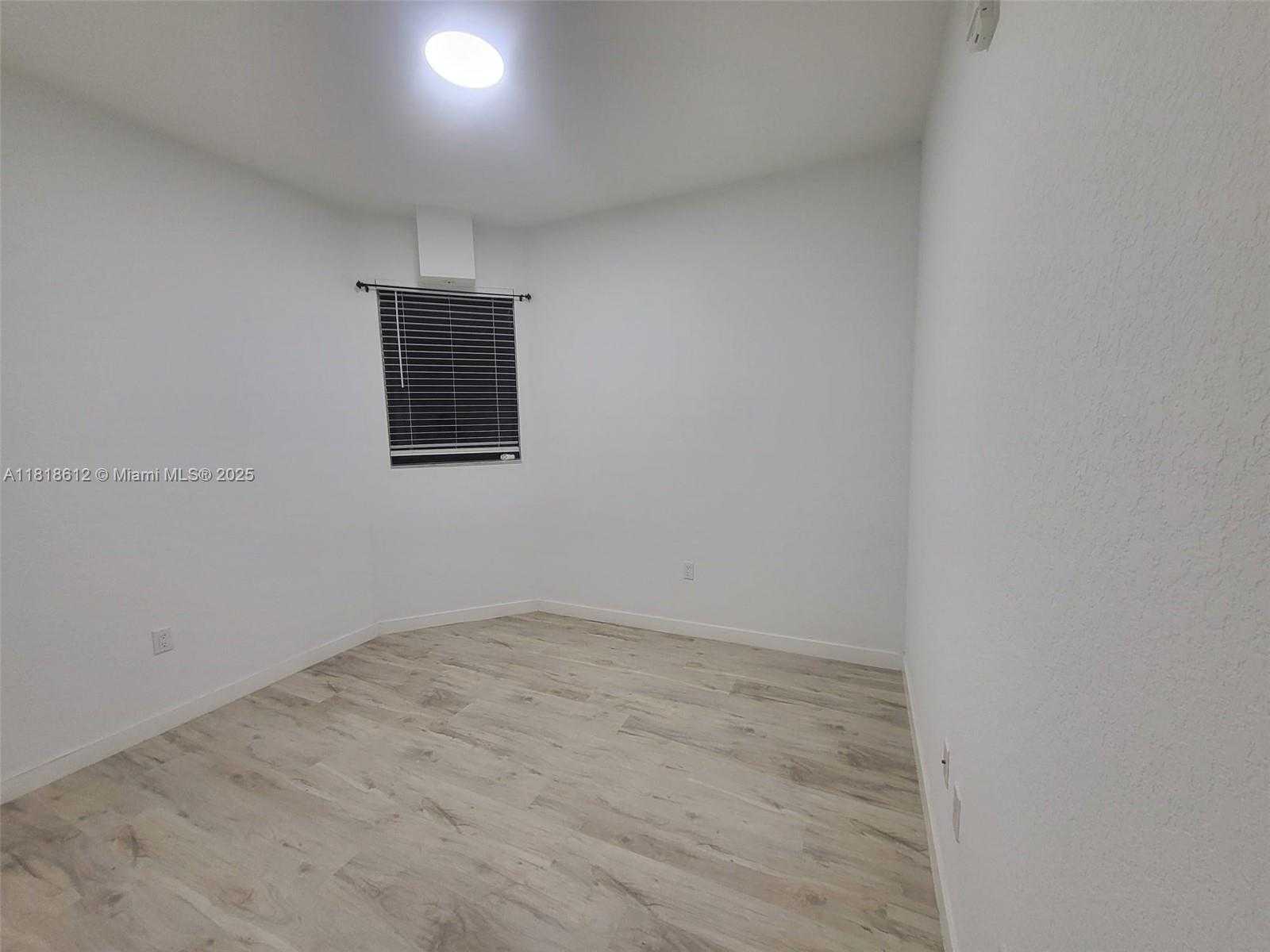 Small Image of 15560 SOUTH WEST 136TH ST #213, Miami Number 6