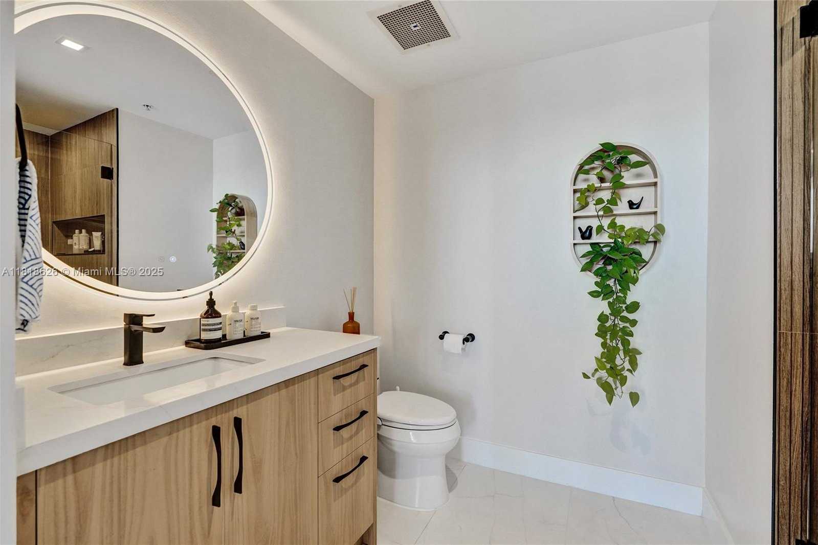 Small Image of 3470 EAST COAST AVE #H2704, Miami Number 25
