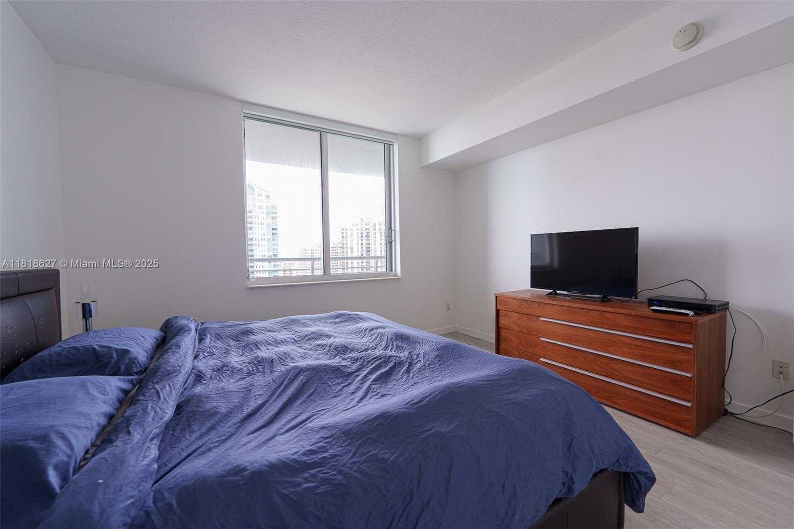 Small Image of 335 SOUTH BISCAYNE BLVD #3303, Miami Number 11