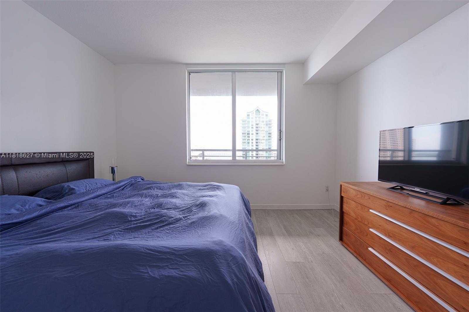 Small Image of 335 SOUTH BISCAYNE BLVD #3303, Miami Number 12