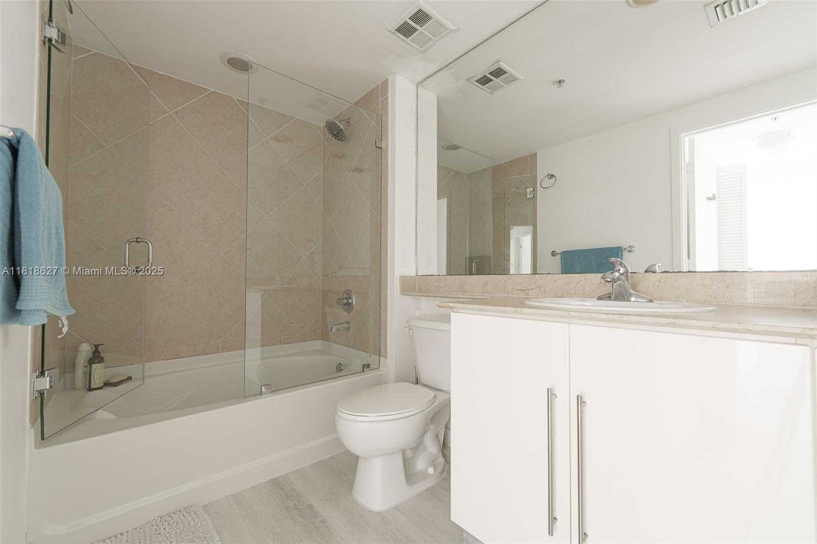 Small Image of 335 SOUTH BISCAYNE BLVD #3303, Miami Number 15