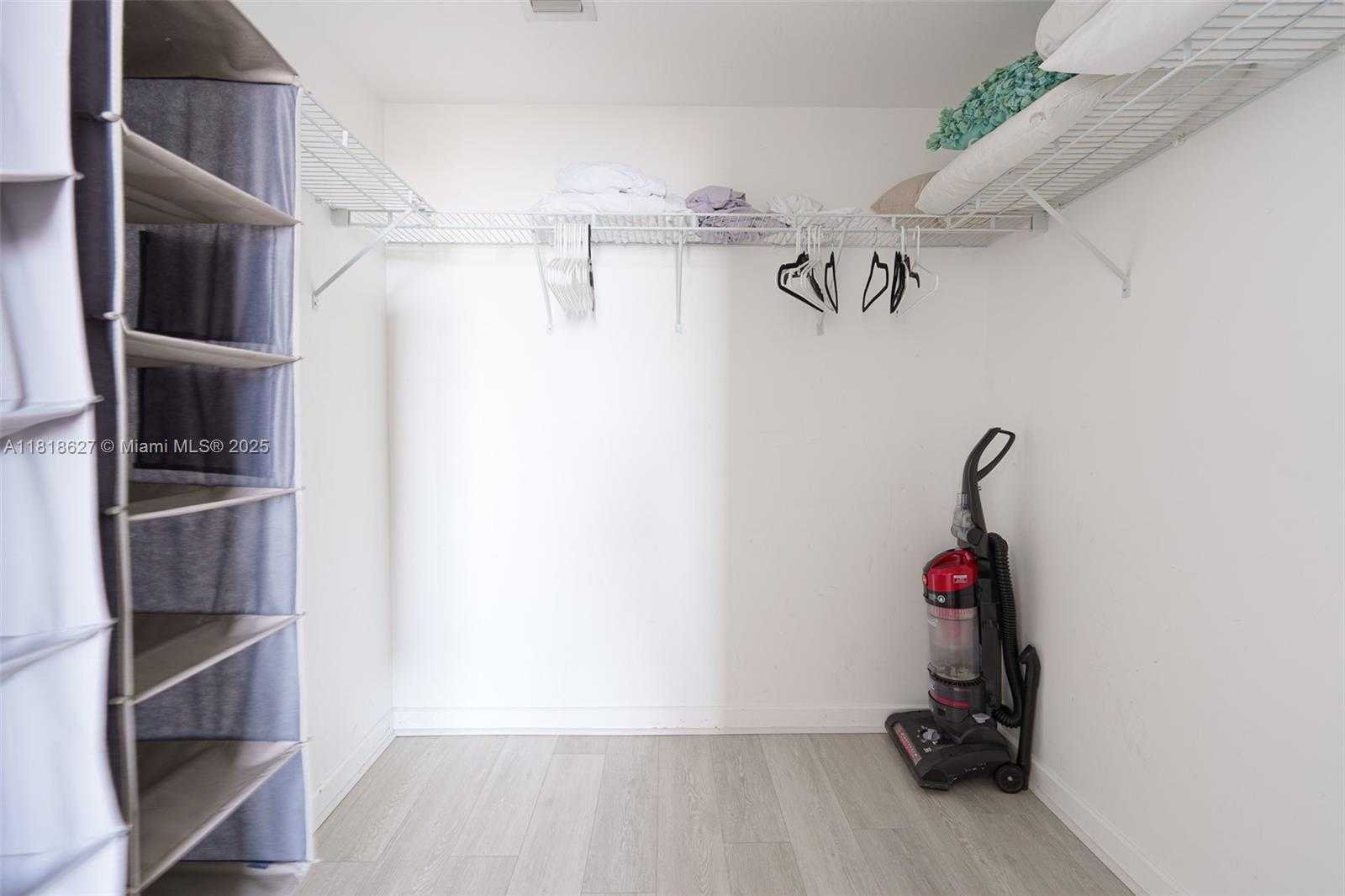 Small Image of 335 SOUTH BISCAYNE BLVD #3303, Miami Number 16