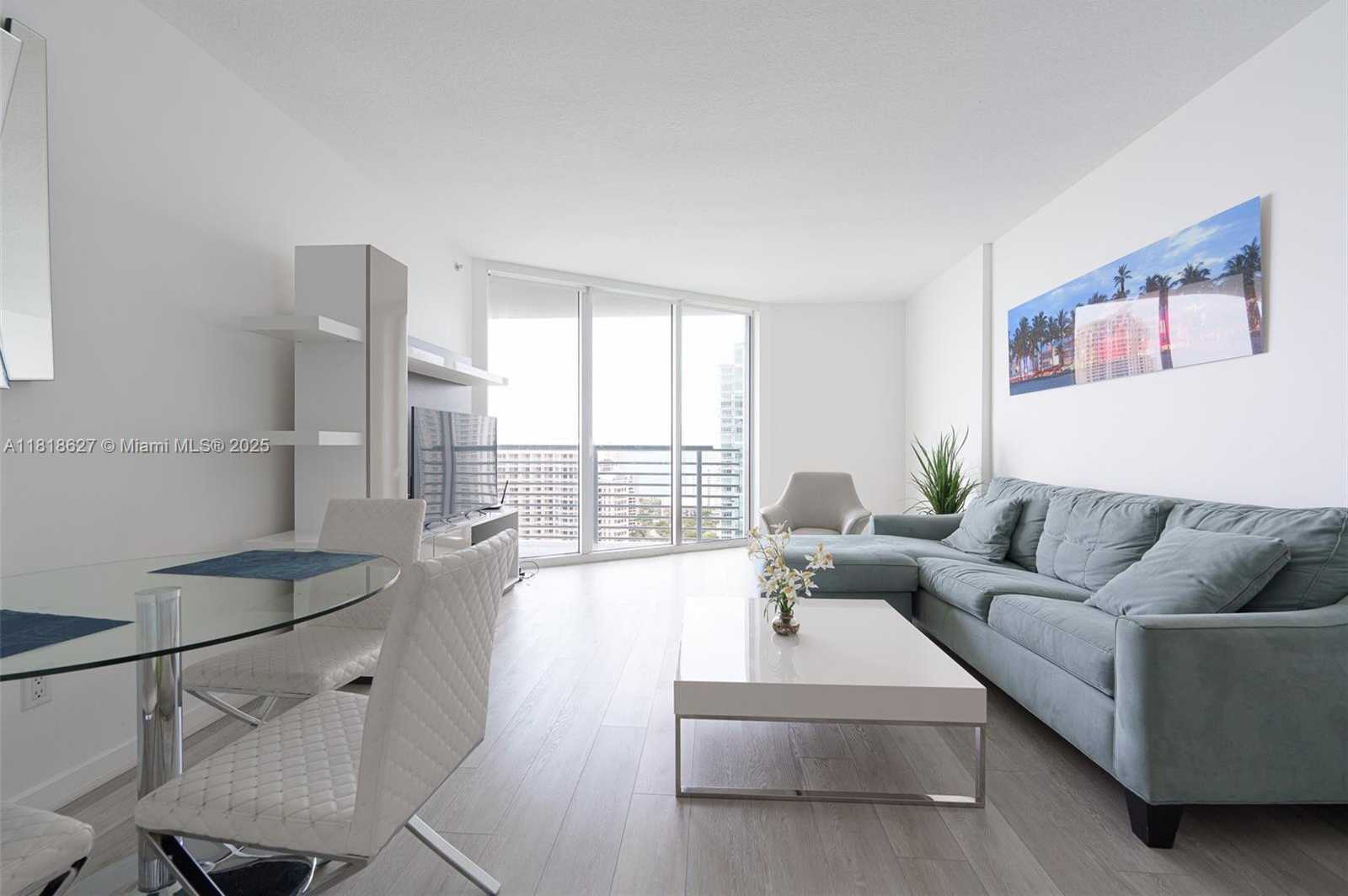 Small Image of 335 SOUTH BISCAYNE BLVD #3303, Miami Number 4