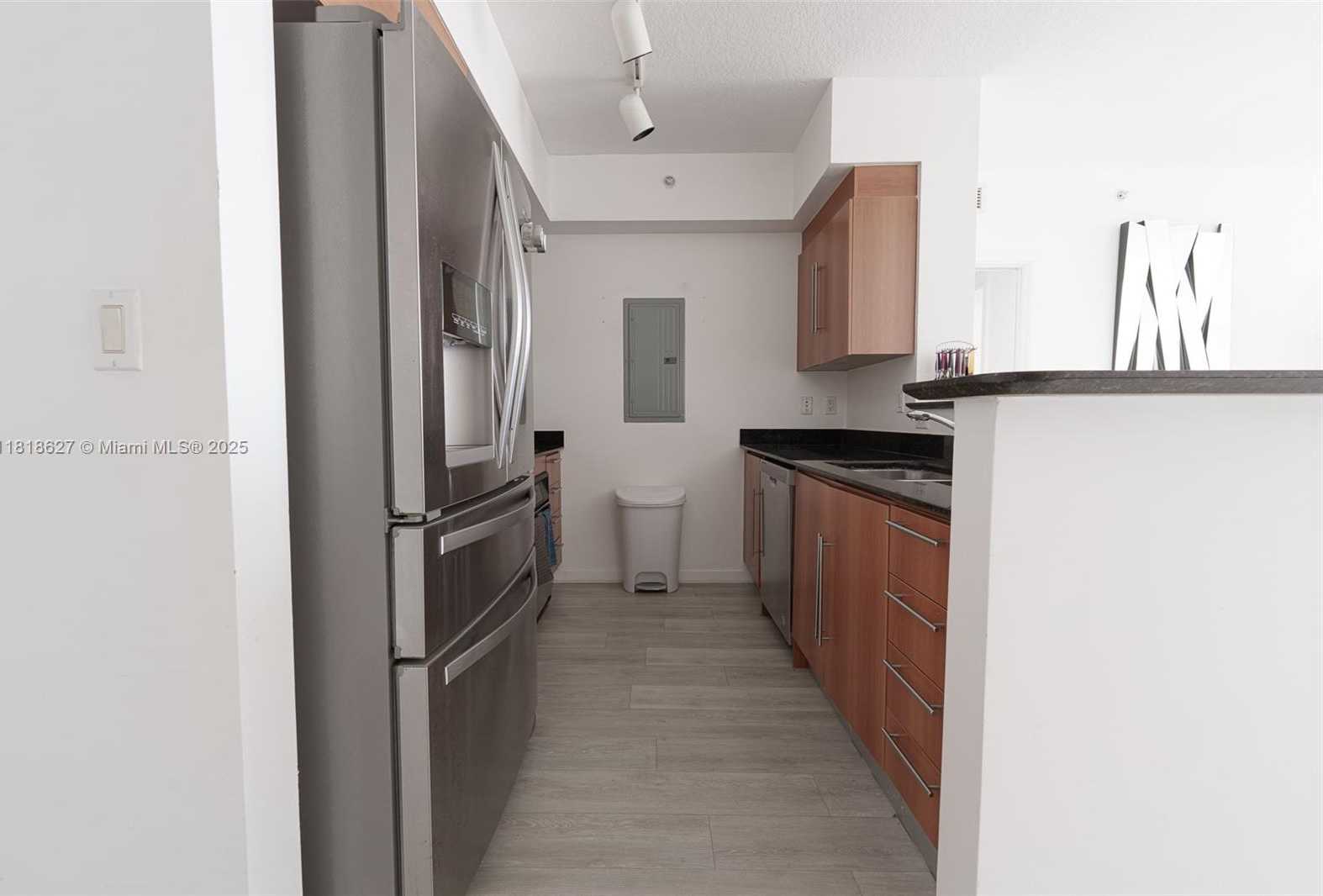 Small Image of 335 SOUTH BISCAYNE BLVD #3303, Miami Number 6