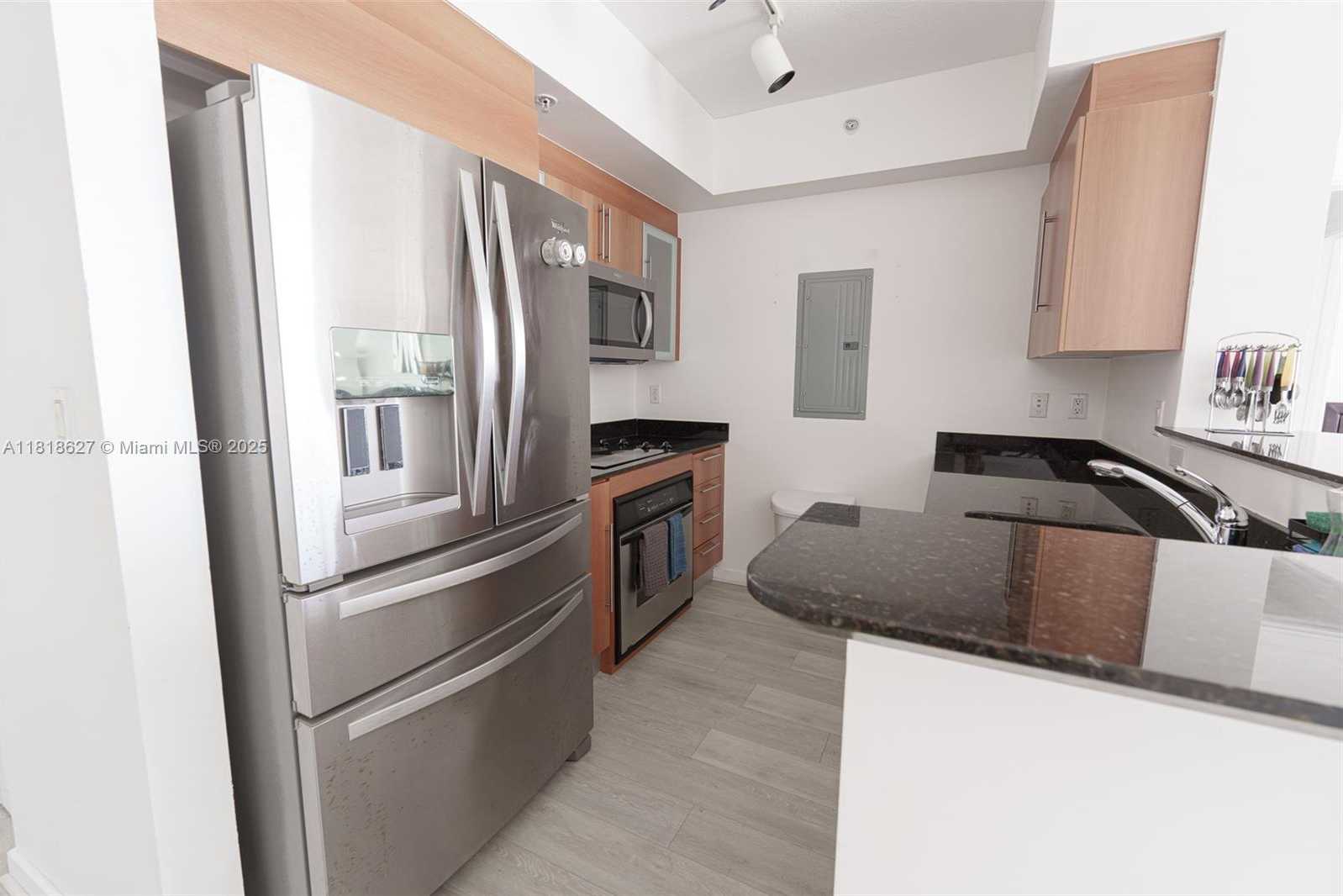 Small Image of 335 SOUTH BISCAYNE BLVD #3303, Miami Number 7