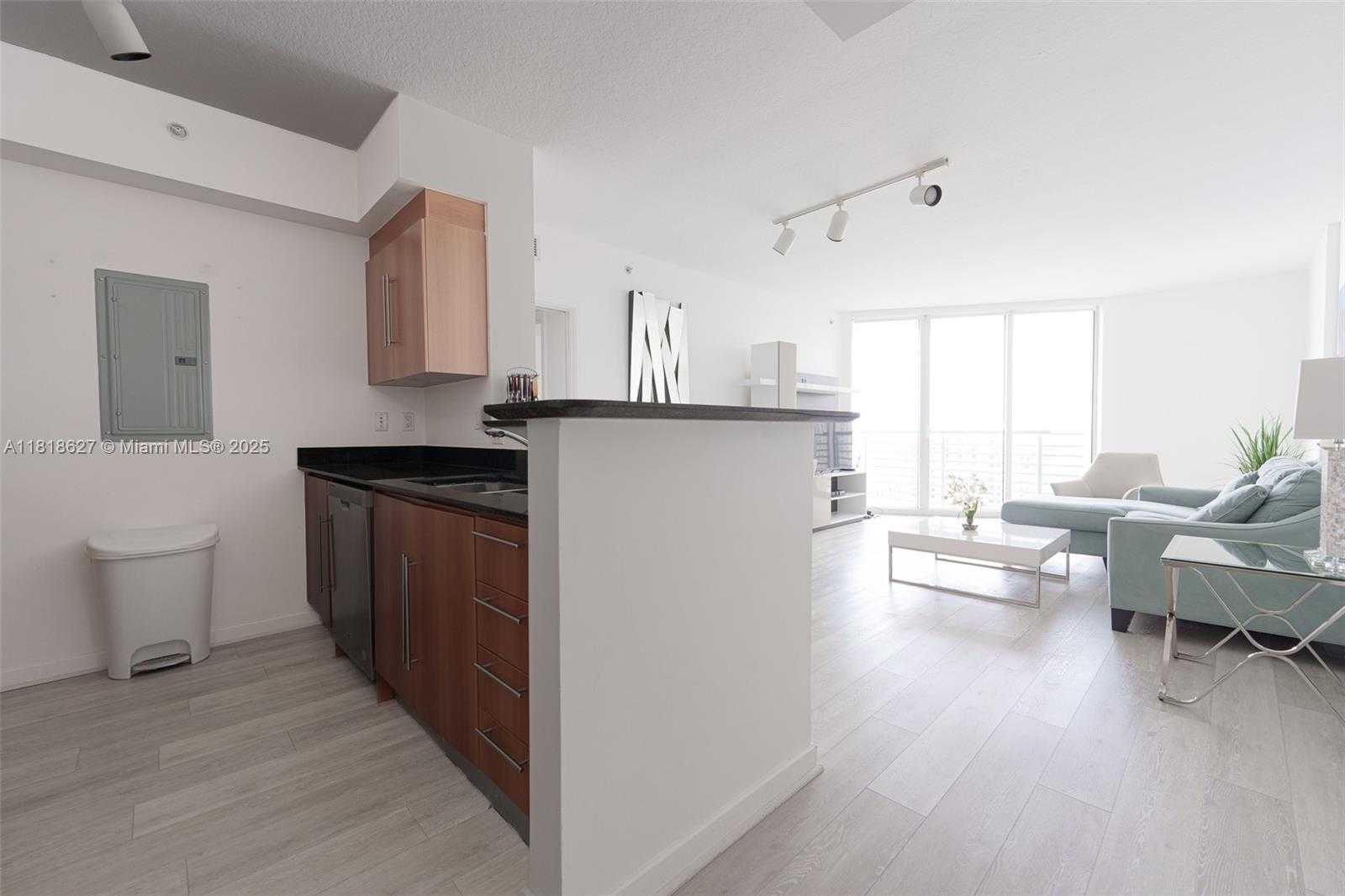 Small Image of 335 SOUTH BISCAYNE BLVD #3303, Miami Number 8